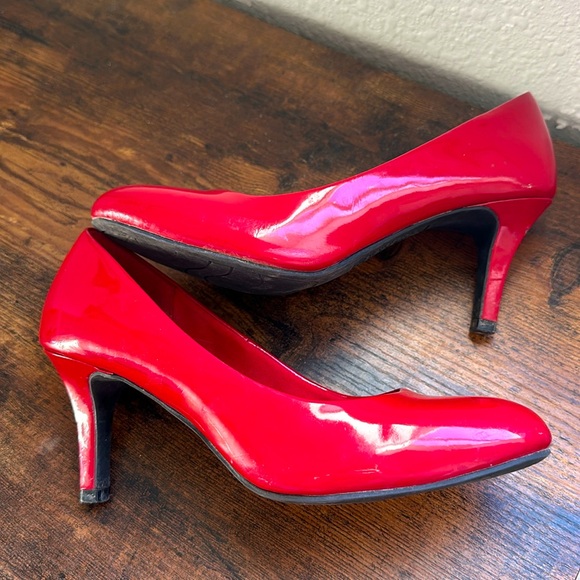 Red Comfort Plus Heels - Picture 11 of 11